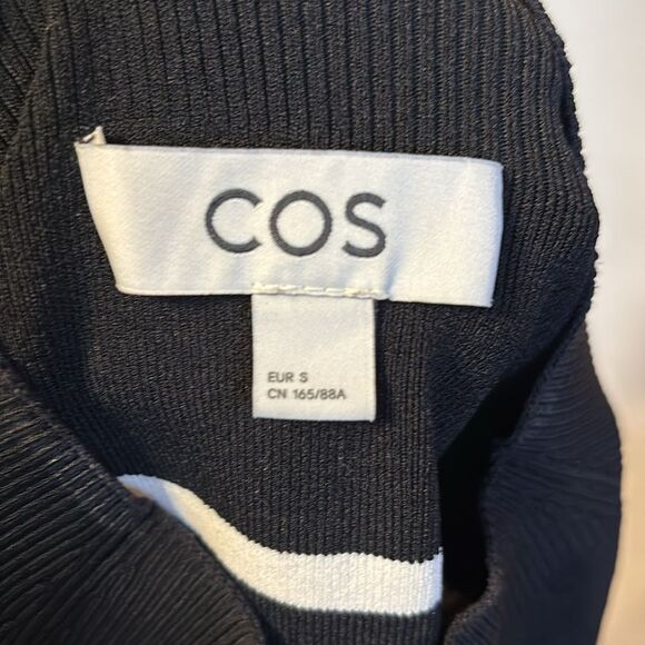 COS Cropped Mockneck Top Small - Picture 2 of 5